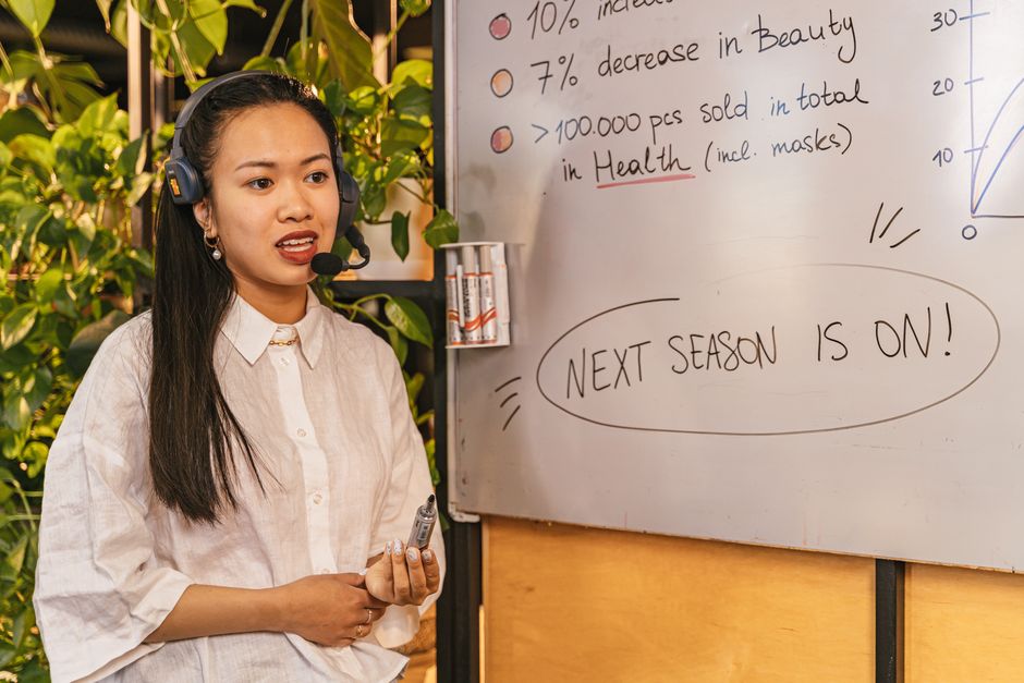 Interactive live English training session at Mainapro Philippines